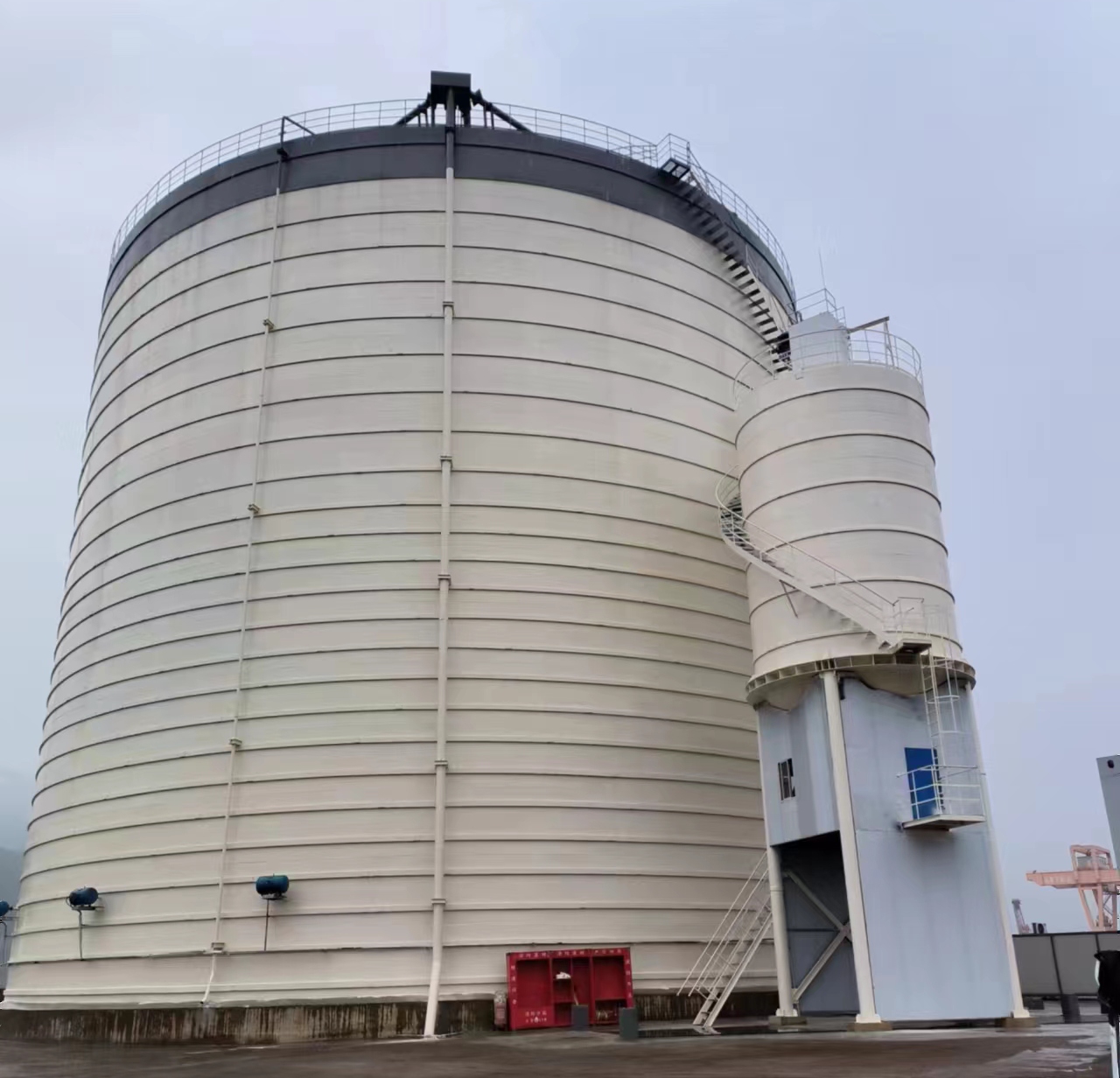 南部10万吨水泥钢板库