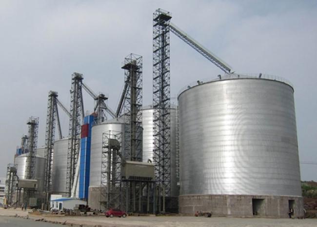 南部大型钢板库构造参数及水泥储存质量